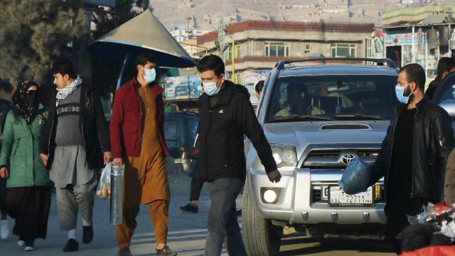 afganistan da otobuse bombali saldiri 4 olu 01