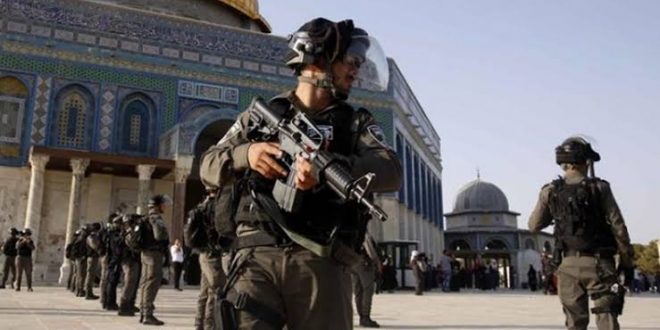 İsrail polisinden Mescid-i Aksa'ya gelen cemaate saldırı!