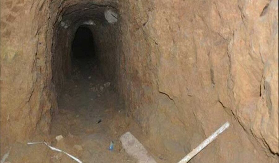 Onlarca milisin içerisinde olduğu tünel çöktü