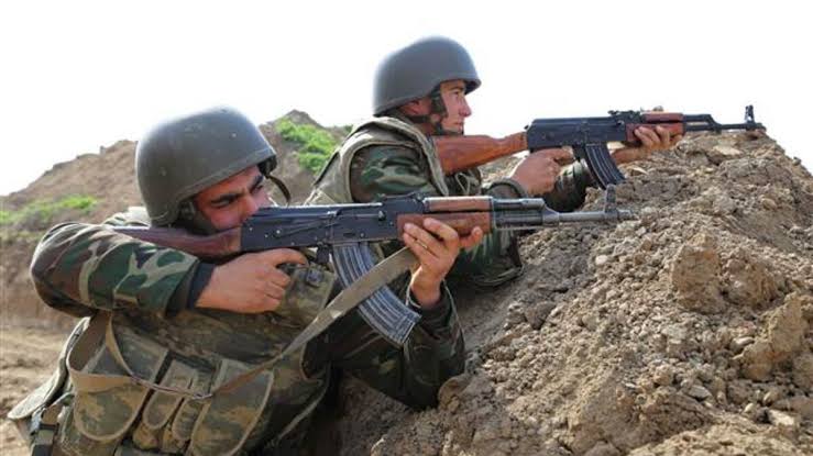 azerbaycan askerlerine ates actilar 02