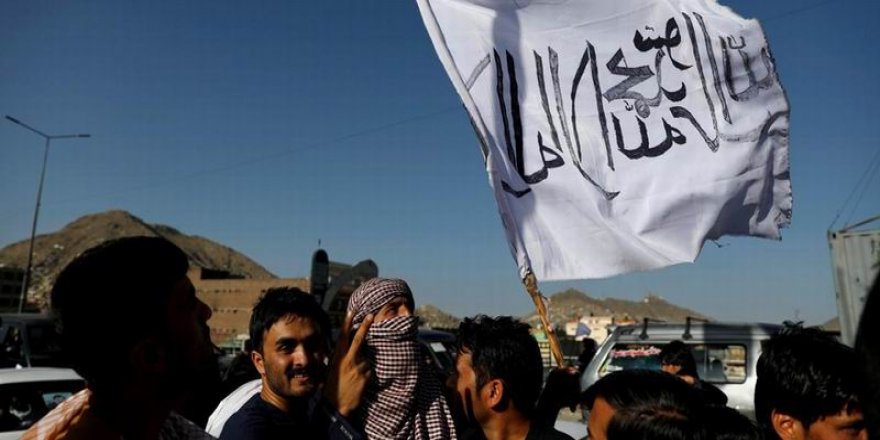 taliban in ilerleyisi suruyor 300 asker teslim oldu 04