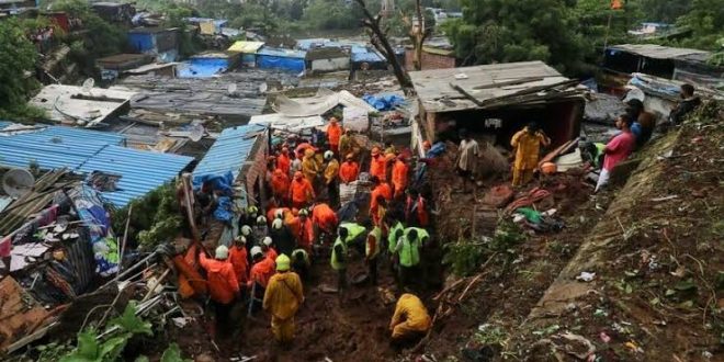 Hindistan'da toprak kayması sonucu çok sayıda insan öldü!