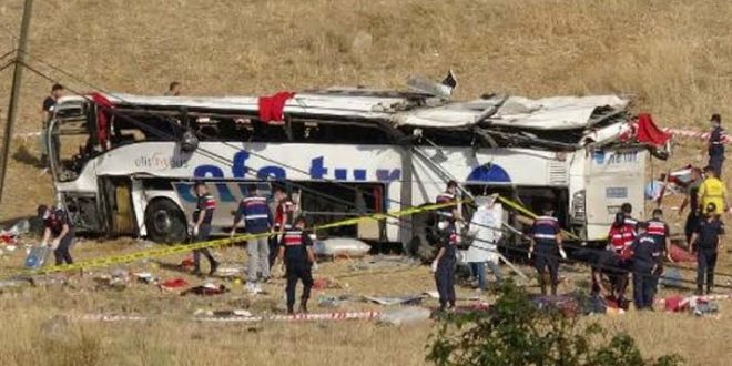 Balıkesir'de yolcu otobüsü takla attı: Çok sayıda ölü ve yaralı var