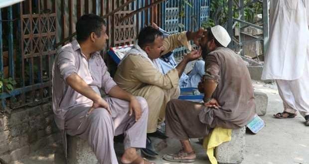 Pakistan'da yoksulluk 'sokak dişçilerine' rağbeti arttırdı