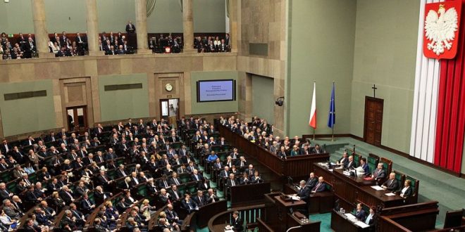 Polonya'da iktidar ortağı koalisyondan çekildi