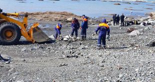 Rusya: Kamçatka'da turistleri taşıyan helikopter göle düştü