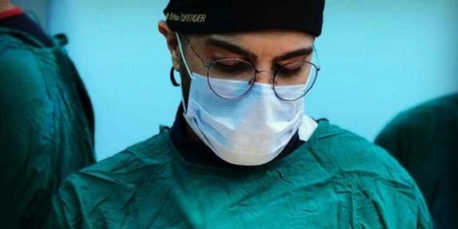 Doktora bıçaklı saldırıya 'kasten öldürmeye teşebbüs' ve 'hakaret' davası