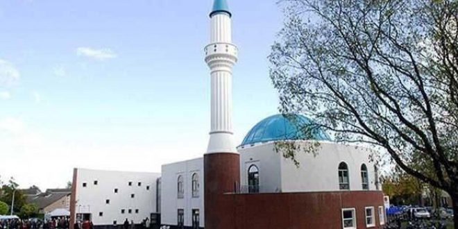 Fransa'da camiler baskı altında; 3'te 1'i kapatıldı!