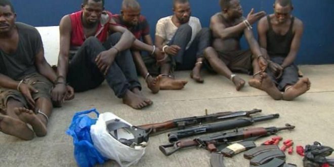 Nijerya'da 2 bin çete üyesi muhbirleriyle yakalandı