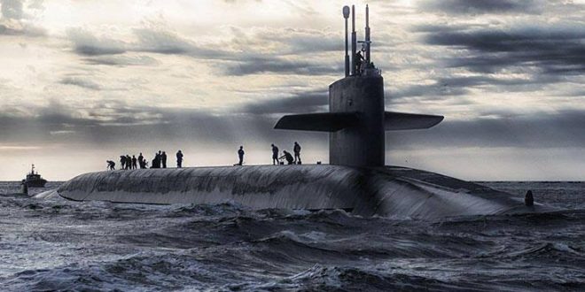 ABD’nin denizaltısı suya indirildiği sırada bilinmeyen bir cisme çarptı