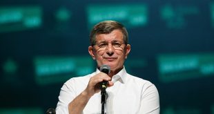 Ahmet Davutoğlu'nun bindiği asansör yere çakıldı