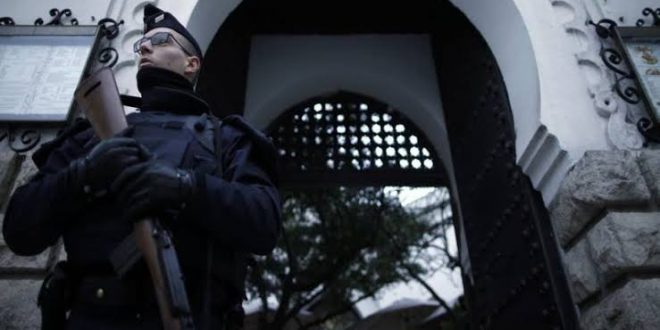 Cami ve liseye saldıracaktı: 'Hitler' hayranı tutuklandı!