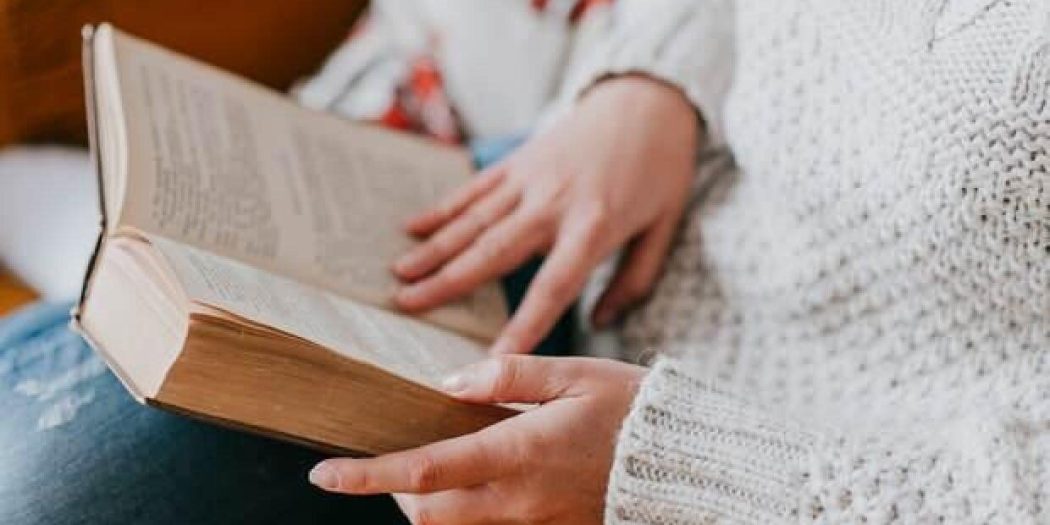 Kazakistan’da tutuklu bir kadın  kitap okuyarak özgürlüğüne kavuştu