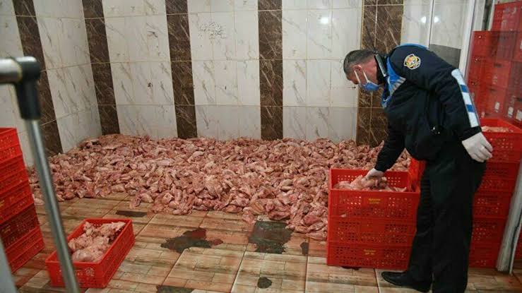 Adana’da 2 ton sağlıksız tavuk eti ele geçirildi