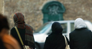 Fransa kadın sporcuların başörtüsü takmasını yasaklıyor