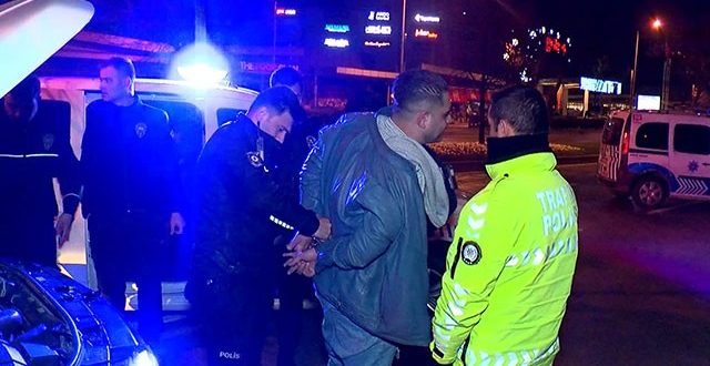 Dur ihtarına uymadı, aracı polislerin üzerine sürdü