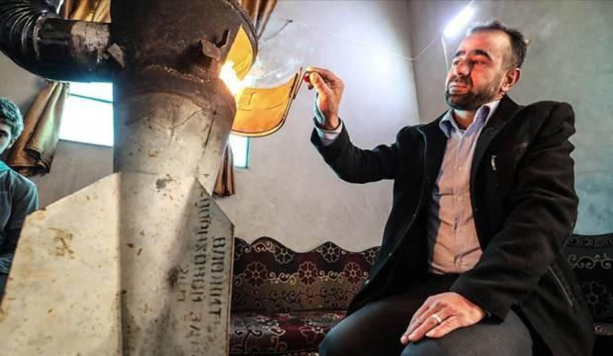 idlibli osman evine dusen roketin kalintisindan soba yapti 1643482751 0292