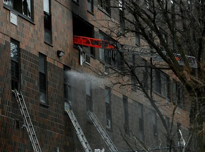 New York’ta apartmanda çıkan yangında 19 kişi öldü!