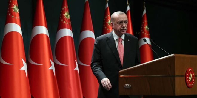 Sedef Kabaş, Cumhurbaşkanına hakaretten gözaltına alındı