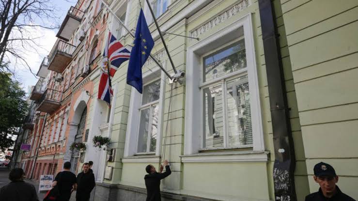 İngiltere, Ukrayna’daki büyükelçiliğini Kiev’den Lviv’e taşıdı