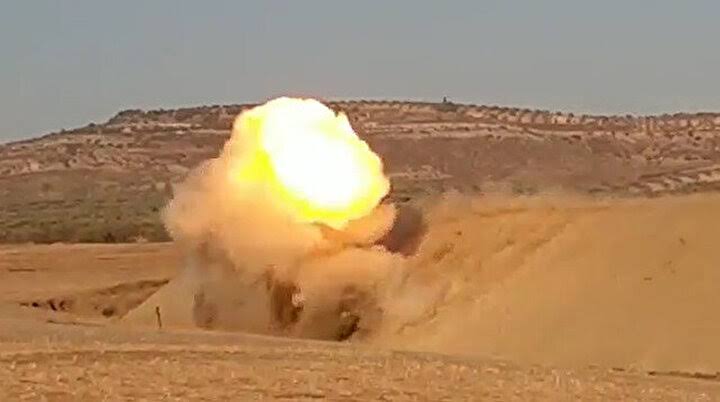 Rusya Suriye’nin çöllerine bomba yağdırdı!