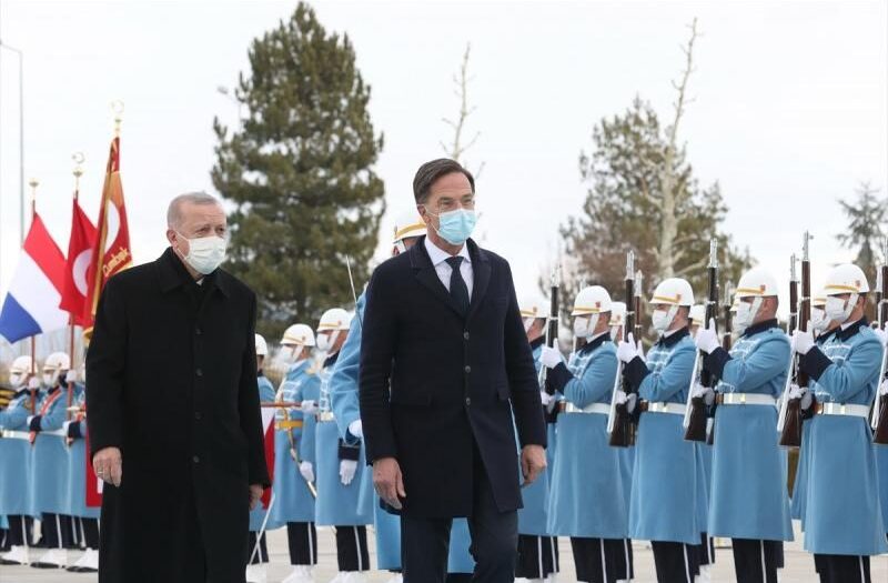 Hollanda: Arabulucu rolü Erdoğan’a yakışıyor
