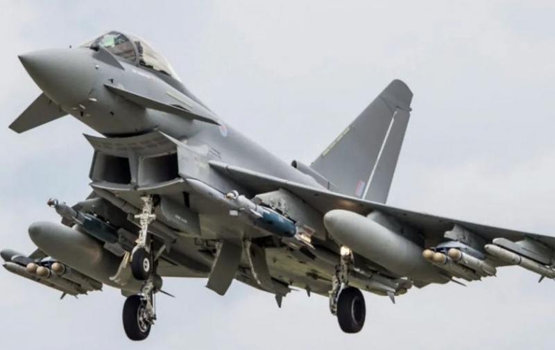 Pakistan, Çin'den aldığı savaş uçaklarını envanterine ekledi