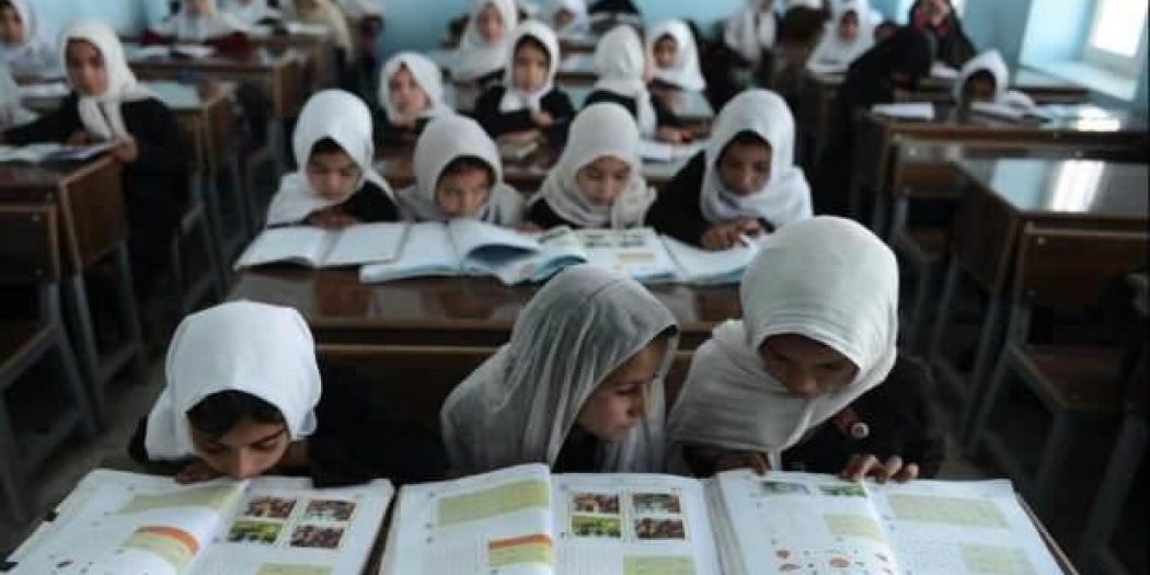 Afganistan’da kız çocukları için ilkokullar açıldı