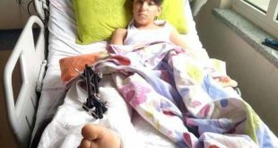 Ortaokul öğrencisi köpeklerden kaçarken cipin altında kaldı