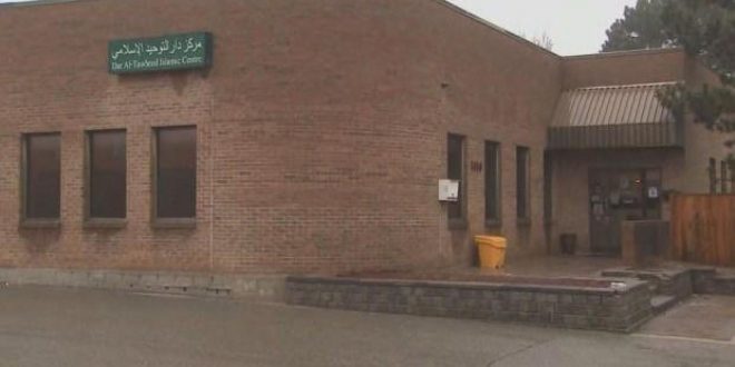 Kanada'da sabah namazında camiye baltalı saldırı!