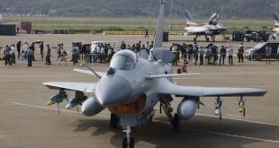 Pakistan, Çin'den aldığı savaş uçaklarını envanterine ekledi