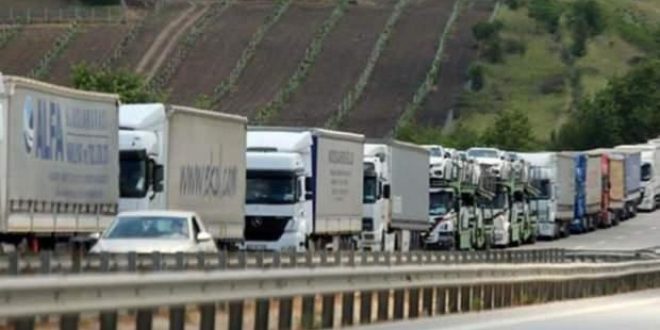 Türk TIR şoförleri günlerdir Romanya sınırında bekletiliyor