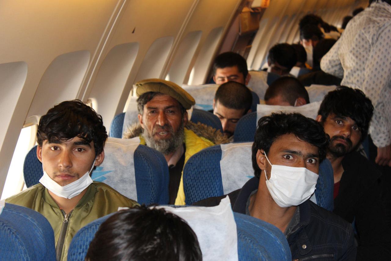 227 Afgan göçmen ülkelerine gönderildi 227 Afgan göçmen ülkelerine gönderildi