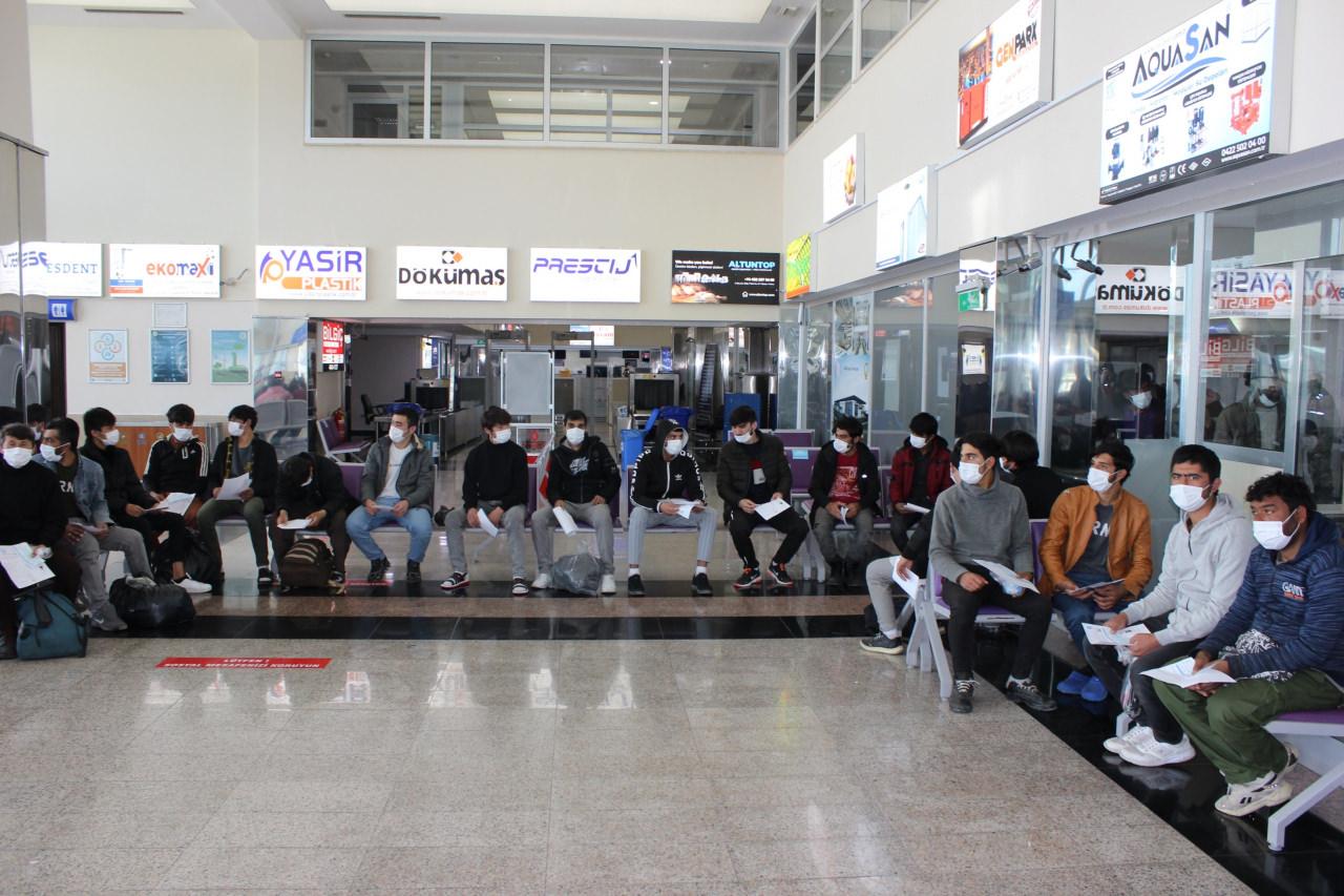 227 Afgan göçmen ülkelerine gönderildi 227 Afgan göçmen ülkelerine gönderildi