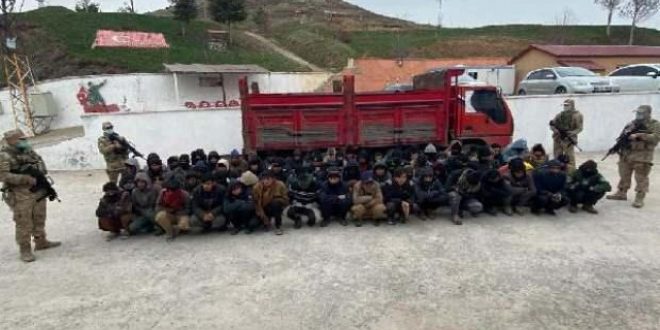 Bitlis’te 110 Afgan göçmen yakalandı