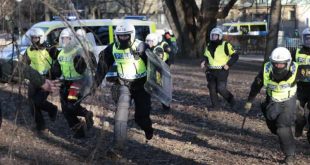 İsveç'te Kur'an-ı Kerim yakan hazımsıza suç duyurusu!