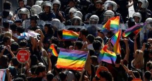 1 Mayıs miting alanına girmek isteyen LGBTİ üyeler zorluk çıkardı