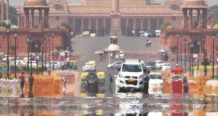 Aşırı sıcaklıklarla boğuşan Hindistan'da elektrik ve su kesintisi