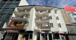 Baba vahşeti! Eşini bıçakla, 2 çocuğunu da balkondan atarak öldürdü