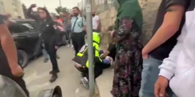 İşgalci yerleşimci Filistinli genci silahla vurdu