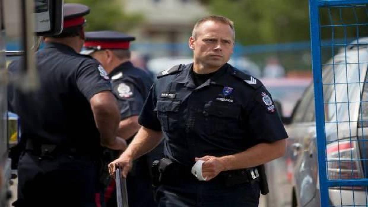 kanada polisi okul yakininda silah tasiyan adami oldurdu 1653657225 3036