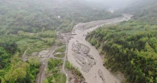 Kastamonu'da sel köprüleri yıktı, köylere ulaşım kapandı