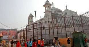 Müslümanların cami etrafında toplanmayı yasaklayan karar bozuldu