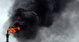 Petrol rafinerisinde patlama oldu, ölü ve yaralı var!