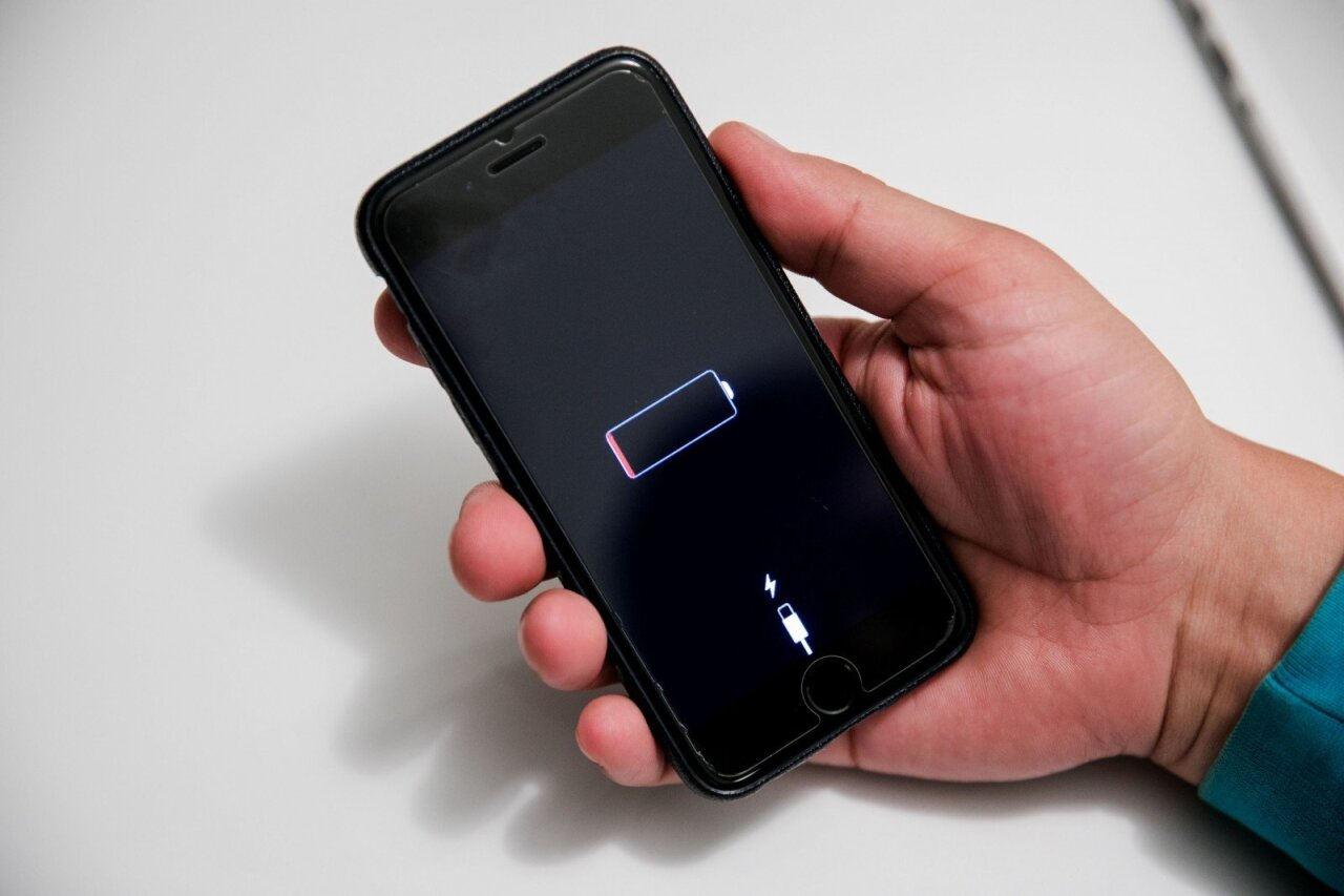 Apple’a eski cihazları bilerek yavaşlatma suçlamasıyla dava açıldı