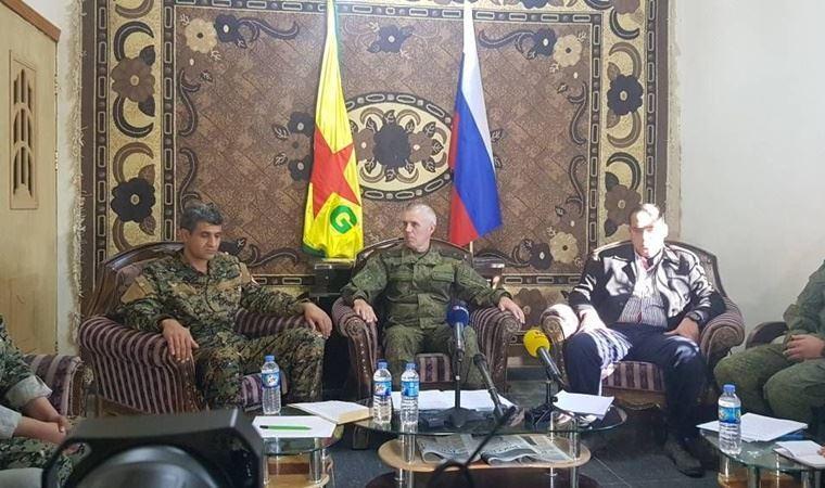 Rus komutanlar, YPG'li teröristlerle daha önce de görüşmüştü.