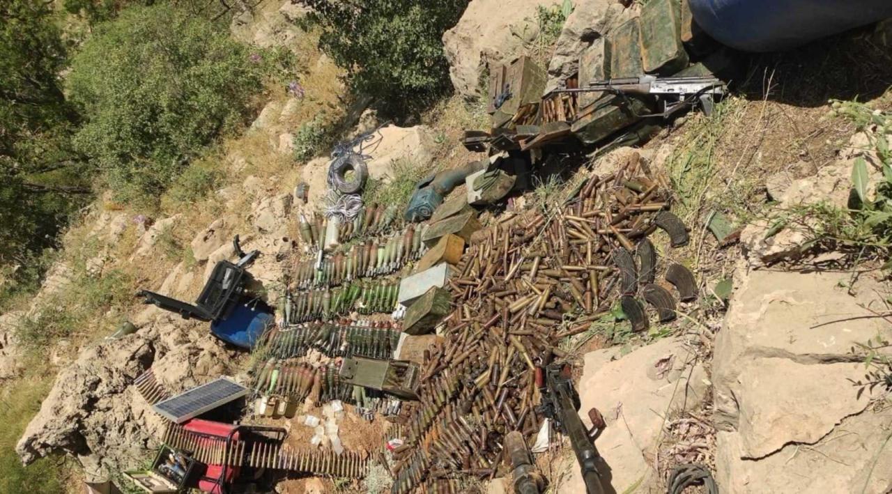 Pençe-Kilit Operasyonunda teröristlere ait silahlar ele geçirildi