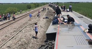 ABD'de tren kazası: 243 yolculu tren raydan çıktı