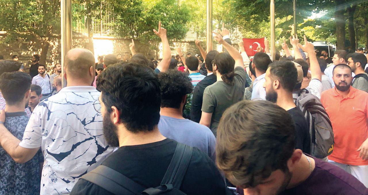 Beyazıt'ta LGBT sapkınlarına izin çıkmadı