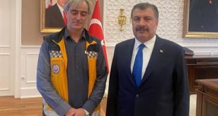 Fahrettin Koca, kendisini ambulansa kilitleyen şoför ile görüştü